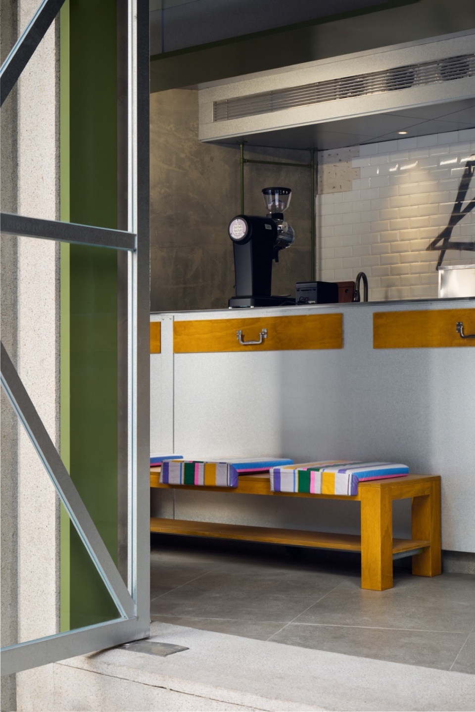 社區咖啡店設計,咖啡店設計,咖啡店設計案例,咖啡店設計方案,茶飲店設計,小咖啡店設計,KUDDO coffee,上海,KUDDO咖啡鴻壽坊店,敘室設計