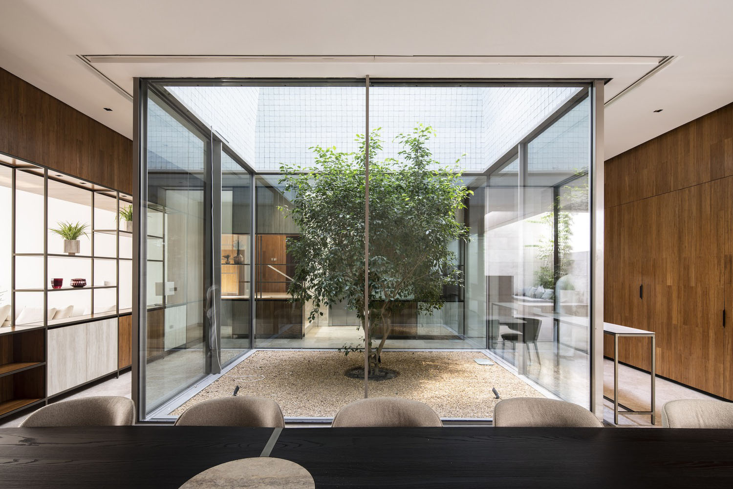 AGi Architects,別墅設計案例,別墅設計方案,開放式別墅,科威特,庭院別墅,景觀別墅,原木色,800㎡