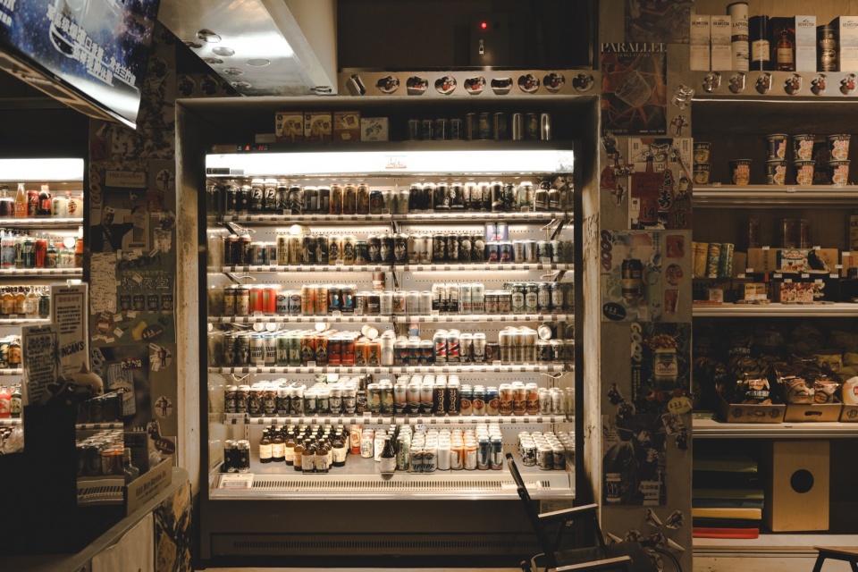 商店設計,零售店設計案例,零售店設計方案,零售店設計,食品零售店設計,飲料零售店設計,食品店設計,酒吧設計,武漢,公路商店,向生設計事務所