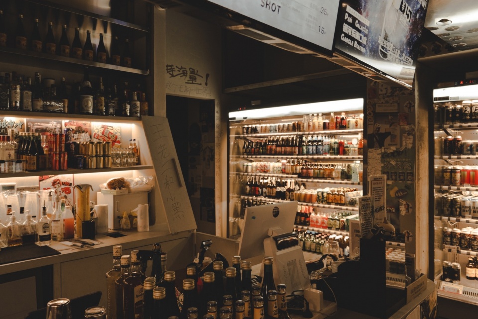 商店設計,零售店設計案例,零售店設計方案,零售店設計,食品零售店設計,飲料零售店設計,食品店設計,酒吧設計,武漢,公路商店,向生設計事務所