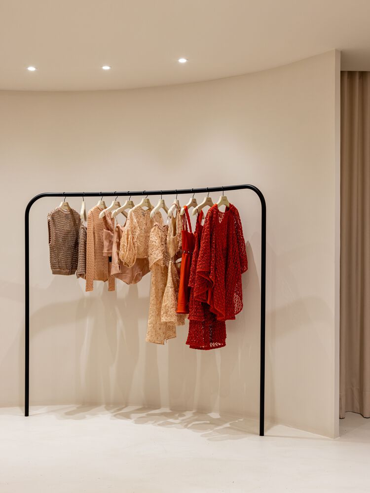 零售店設計,服裝零售店設計,服裝店設計,AR Arquitetos,女裝店設計案例,Lolitta Store,巴西,極簡主義,315㎡