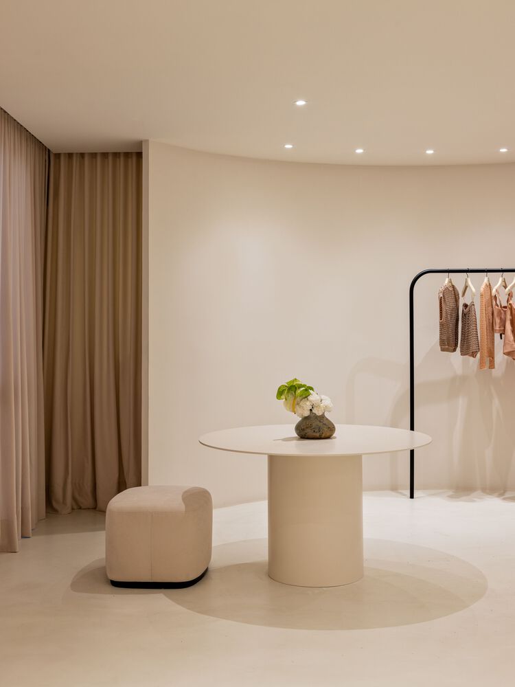 零售店設計,服裝零售店設計,服裝店設計,AR Arquitetos,女裝店設計案例,Lolitta Store,巴西,極簡主義,315㎡