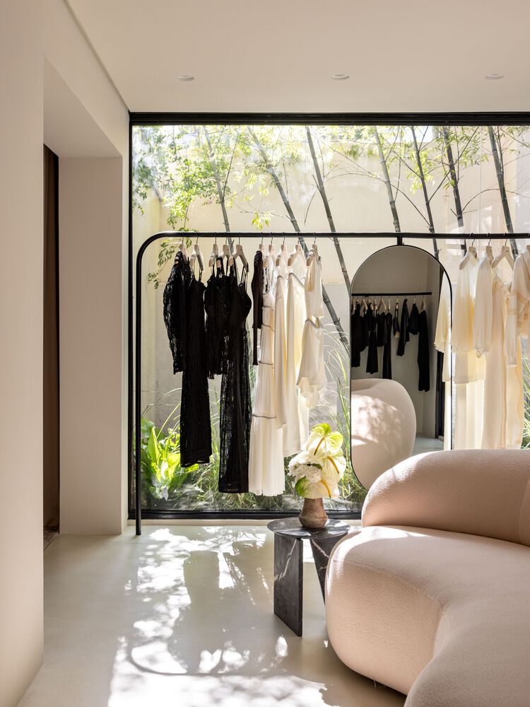 零售店設計,服裝零售店設計,服裝店設計,AR Arquitetos,女裝店設計案例,Lolitta Store,巴西,極簡主義,315㎡