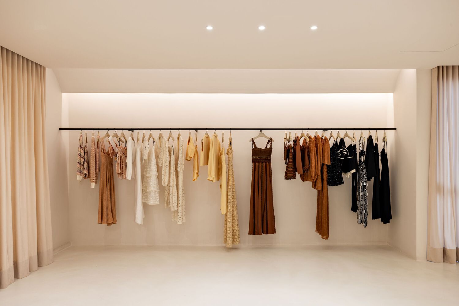 零售店設計,服裝零售店設計,服裝店設計,AR Arquitetos,女裝店設計案例,Lolitta Store,巴西,極簡主義,315㎡