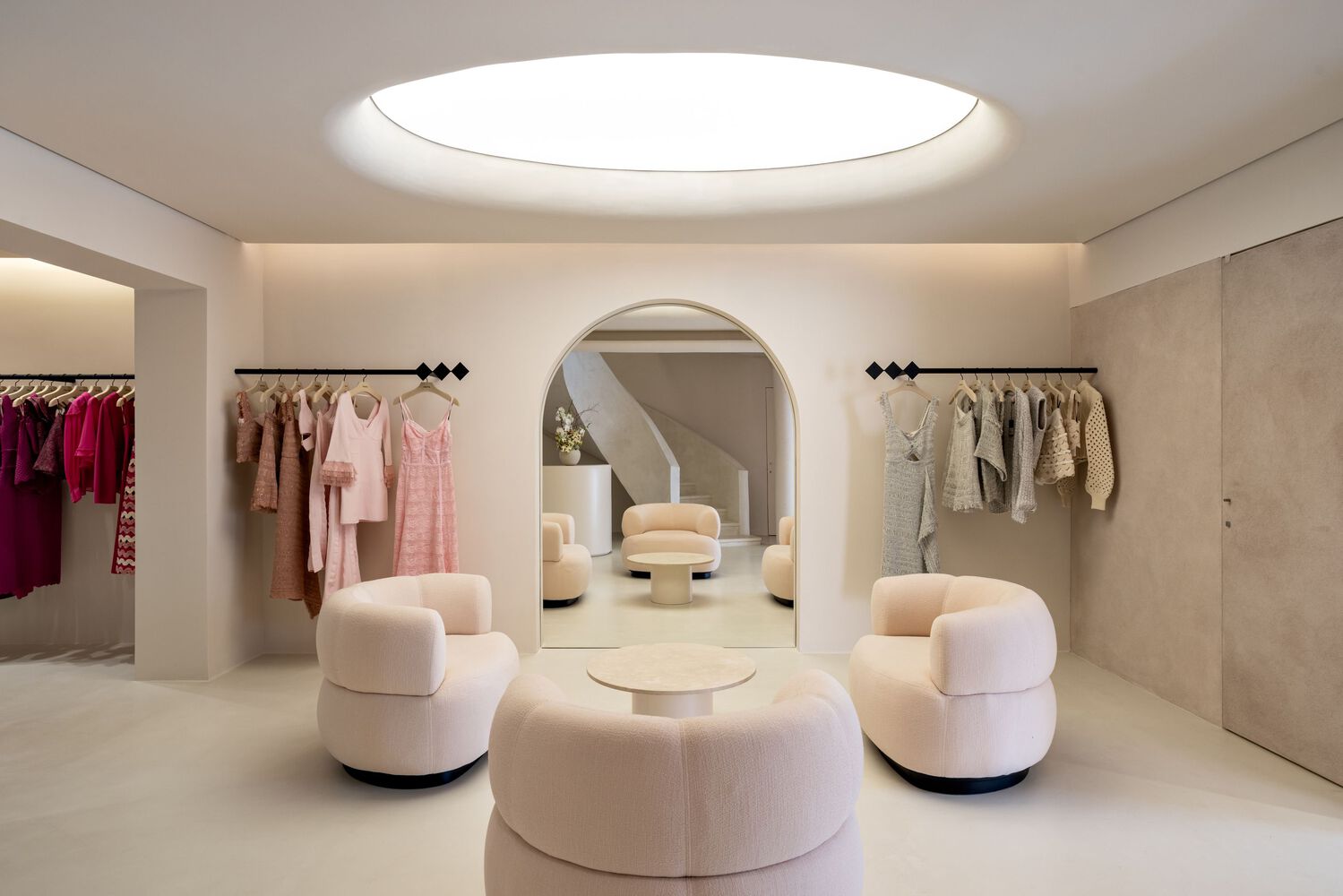 零售店設計,服裝零售店設計,服裝店設計,AR Arquitetos,女裝店設計案例,Lolitta Store,巴西,極簡主義,315㎡