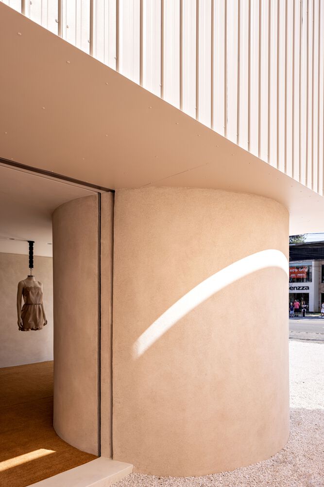 零售店設計,服裝零售店設計,服裝店設計,AR Arquitetos,女裝店設計案例,Lolitta Store,巴西,極簡主義,315㎡