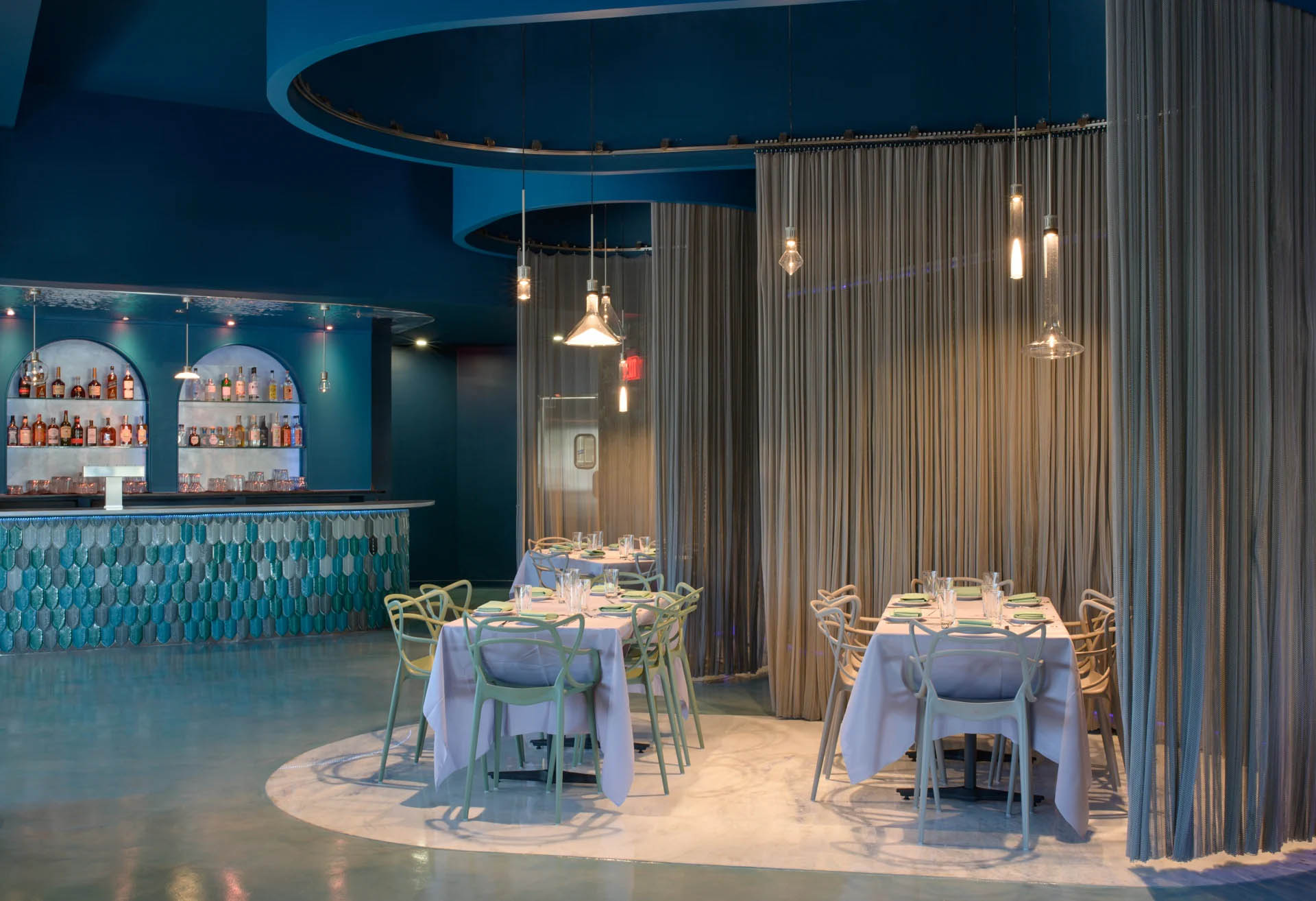 酒吧設計方案,酒吧裝修,休閑餐廳設計,Olbos Studio,餐廳設計,Tikka Charcoal Grill,Gastro Circuit,亞洲融合餐廳,酒吧餐廳設計