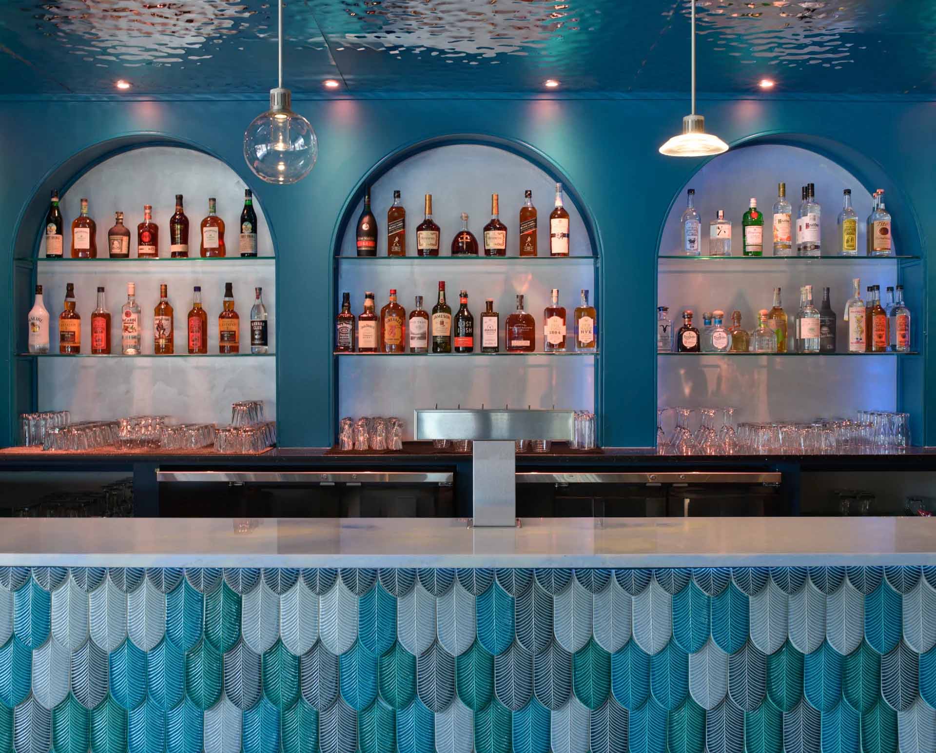 酒吧設計方案,酒吧裝修,休閑餐廳設計,Olbos Studio,餐廳設計,Tikka Charcoal Grill,Gastro Circuit,亞洲融合餐廳,酒吧餐廳設計