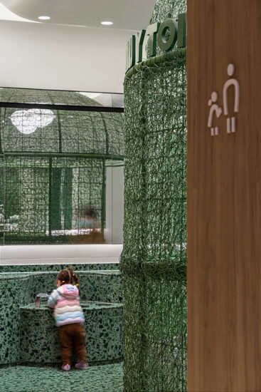 佑向設計 | 壁上叢林交叉性別衛生間