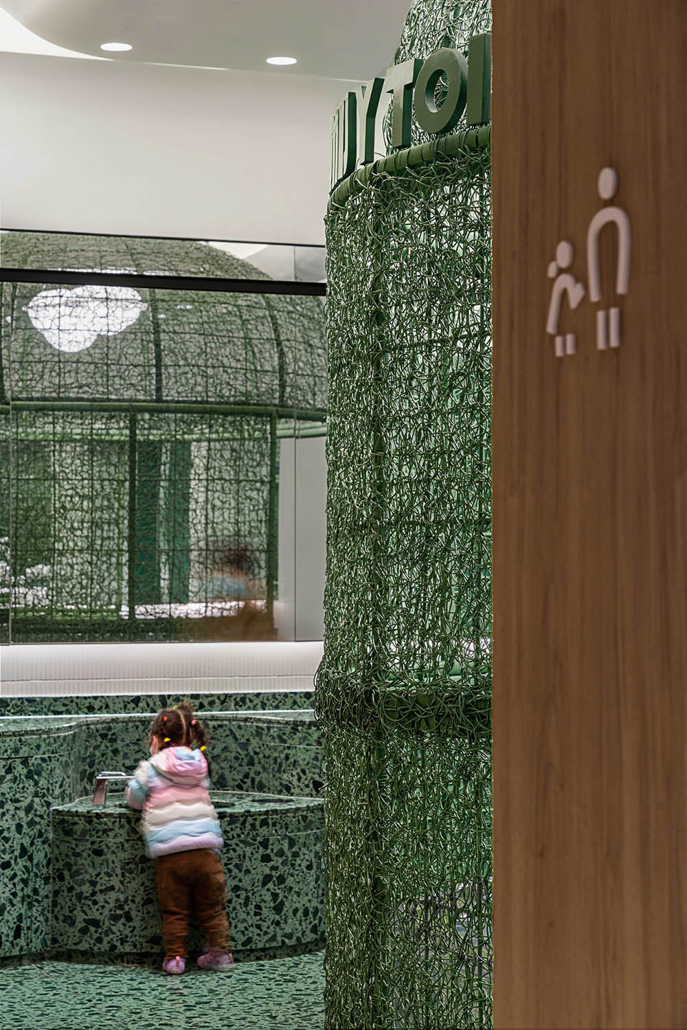 公共空間設計,衛生間設計,商場衛生間設計,商場衛生間裝修,公共廁所設計,公共衛生間設計,上海,壁上叢林交叉性別衛生間,佑向設計