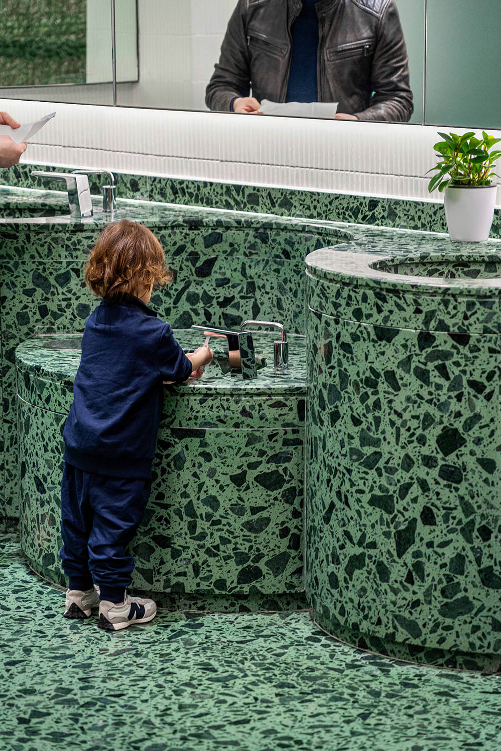 公共空間設計,衛生間設計,商場衛生間設計,商場衛生間裝修,公共廁所設計,公共衛生間設計,上海,壁上叢林交叉性別衛生間,佑向設計