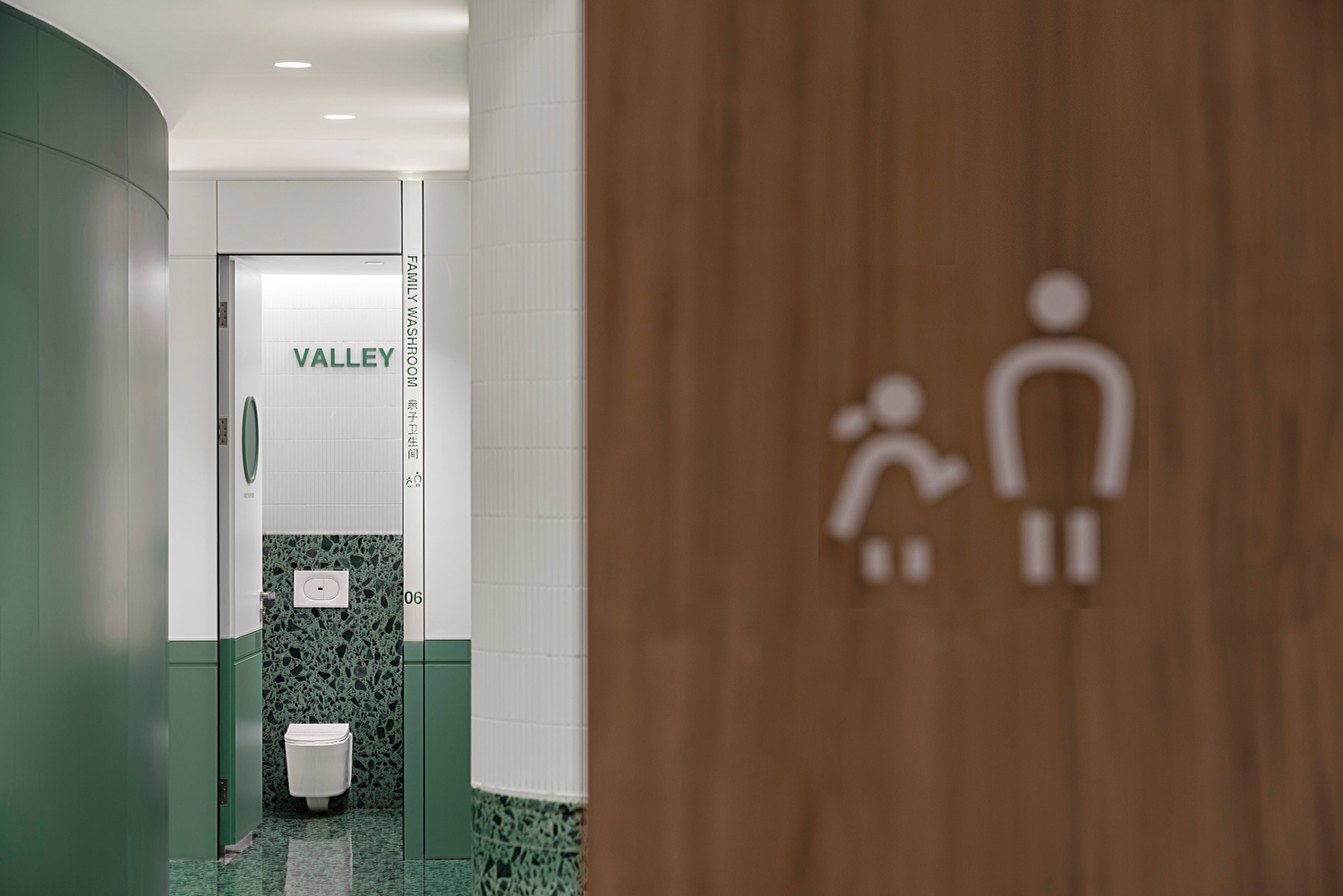 公共空間設計,衛生間設計,商場衛生間設計,商場衛生間裝修,公共廁所設計,公共衛生間設計,上海,壁上叢林交叉性別衛生間,佑向設計