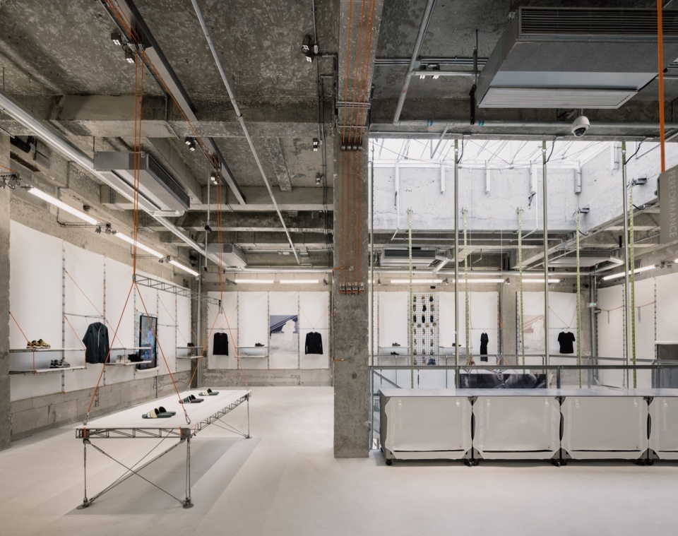 零售店設計,商店設計,集合空間設計,餐廳設計,咖啡廳設計,零售餐飲空間設計,戶外產品零售店設計,戶外主題零售空間,零售店設計案例,零售店設計方案,服裝店設計,上海,Kolon Sport可隆1973,裸築更新