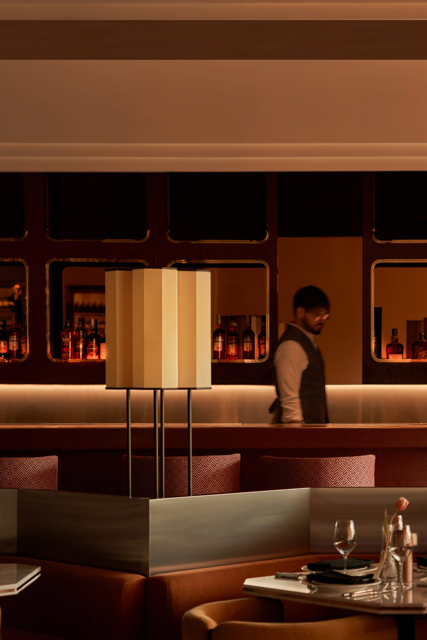 餐廳設計,休閑餐廳設計,餐廳裝修,餐廳設計案例,餐廳設計方案,酒吧餐廳,Looks Generous,Bambino,酒吧餐廳,胡誌明市,越南,高級餐廳