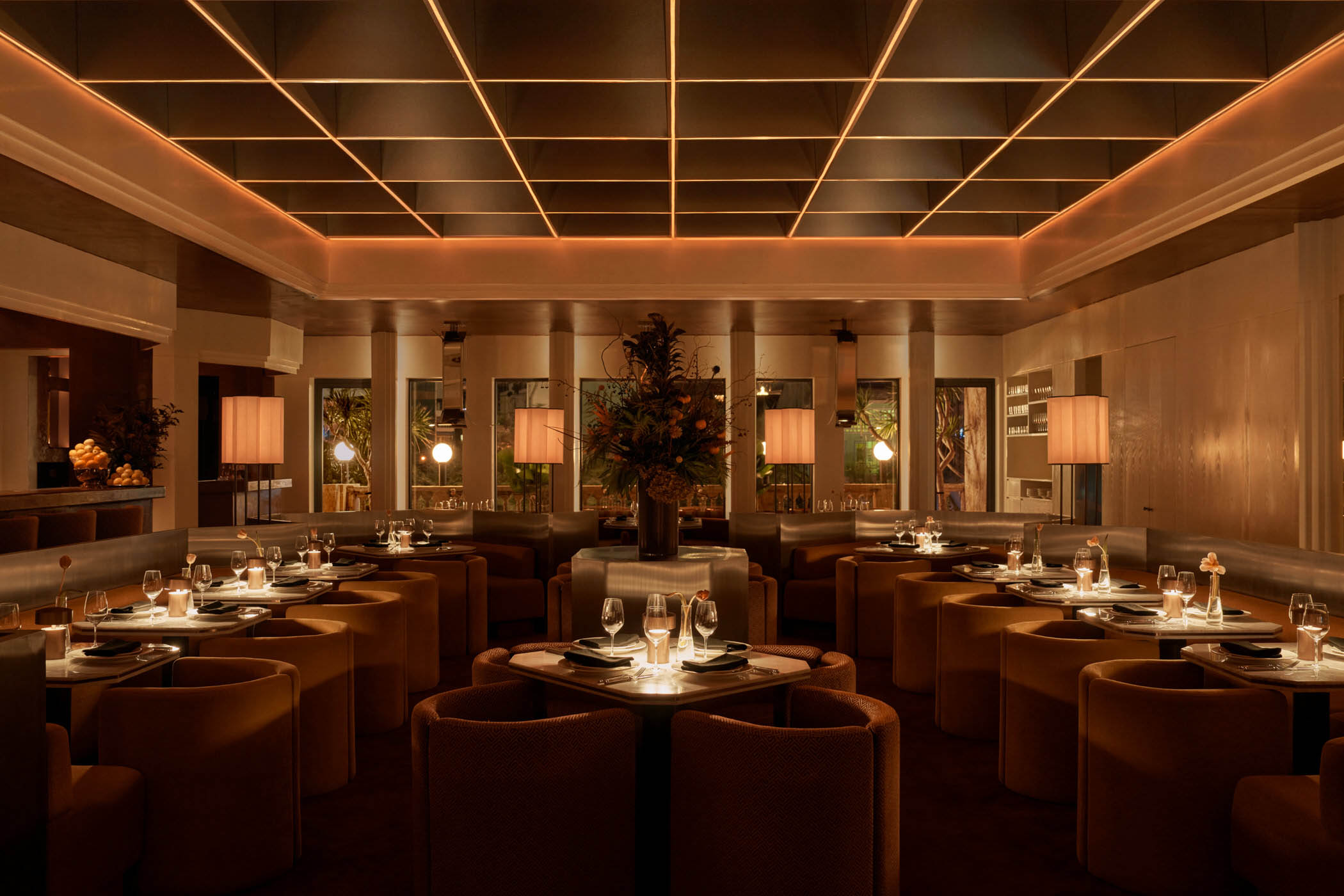 餐廳設計,休閑餐廳設計,餐廳裝修,餐廳設計案例,餐廳設計方案,酒吧餐廳,Looks Generous,Bambino,酒吧餐廳,胡誌明市,越南,高級餐廳