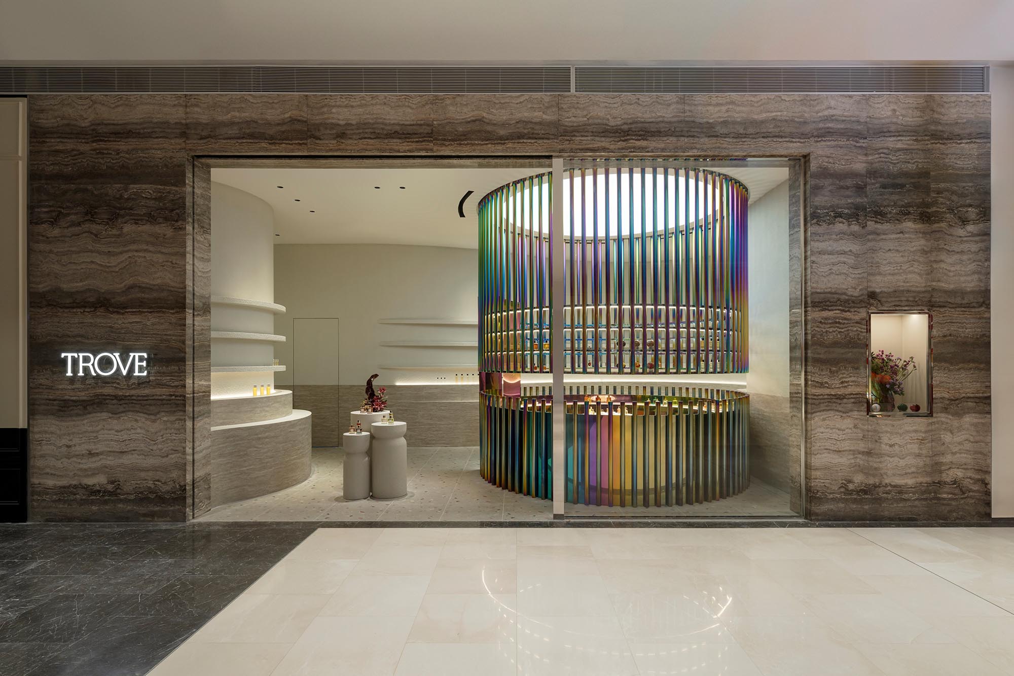 Spacemen,馬來西亞,吉隆坡,零售店設計,香水店設計,化妝品店,品牌體驗店,Trove商店,幻彩金屬