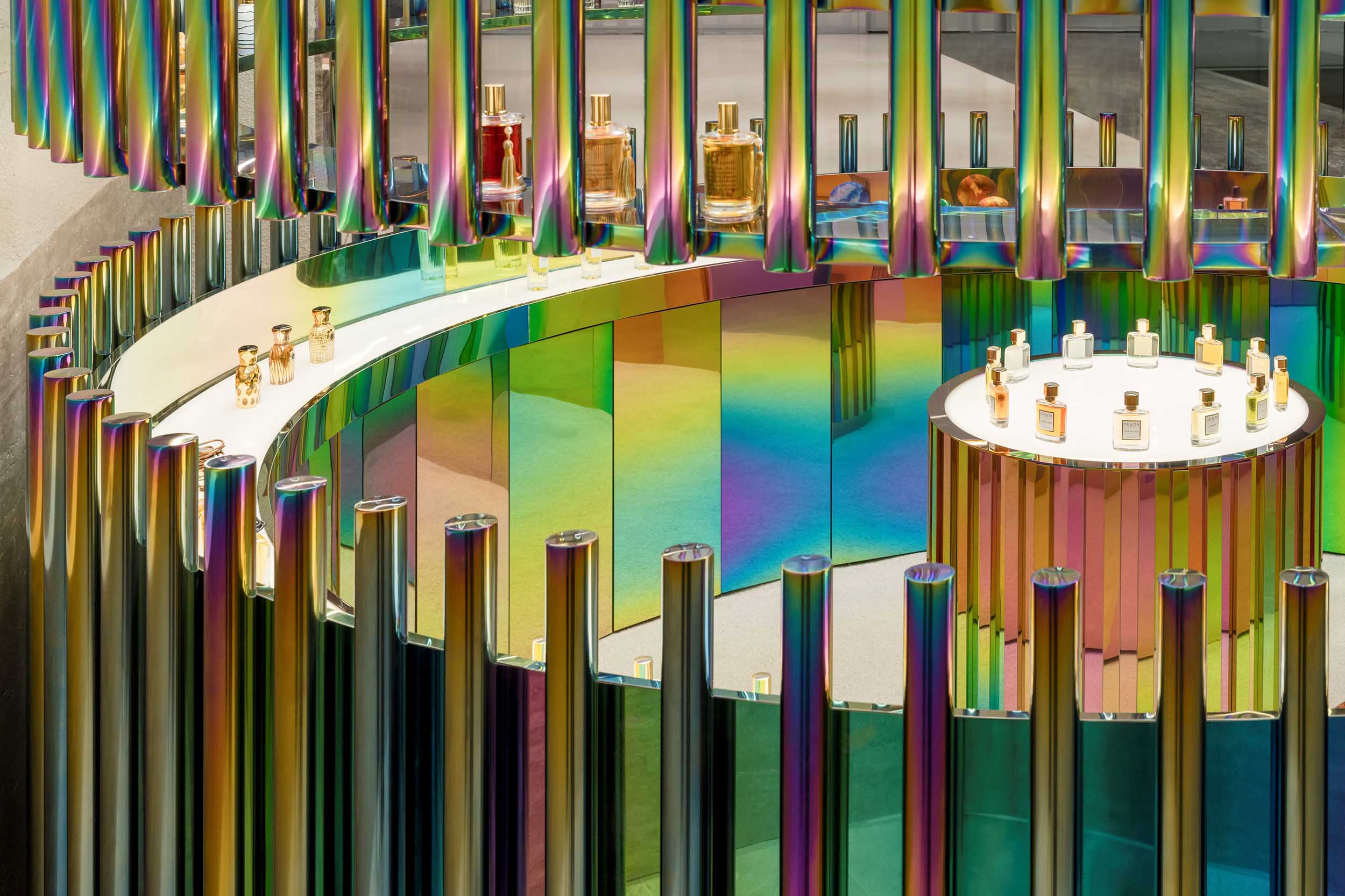 Spacemen,馬來西亞,吉隆坡,零售店設計,香水店設計,化妝品店,品牌體驗店,Trove商店,幻彩金屬