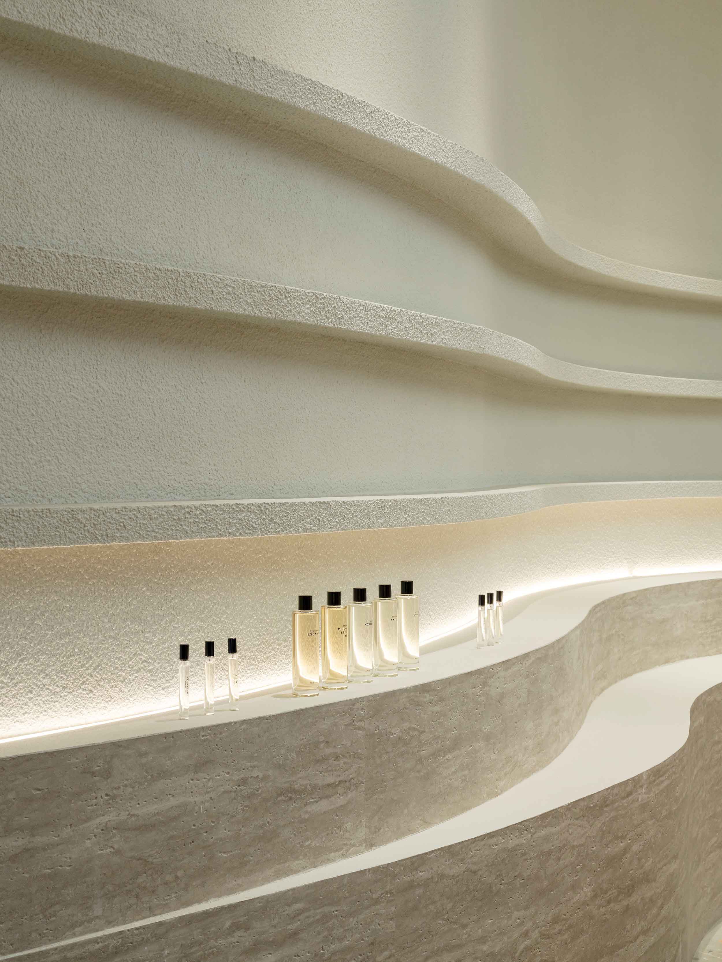 Spacemen,馬來西亞,吉隆坡,零售店設計,香水店設計,化妝品店,品牌體驗店,Trove商店,幻彩金屬