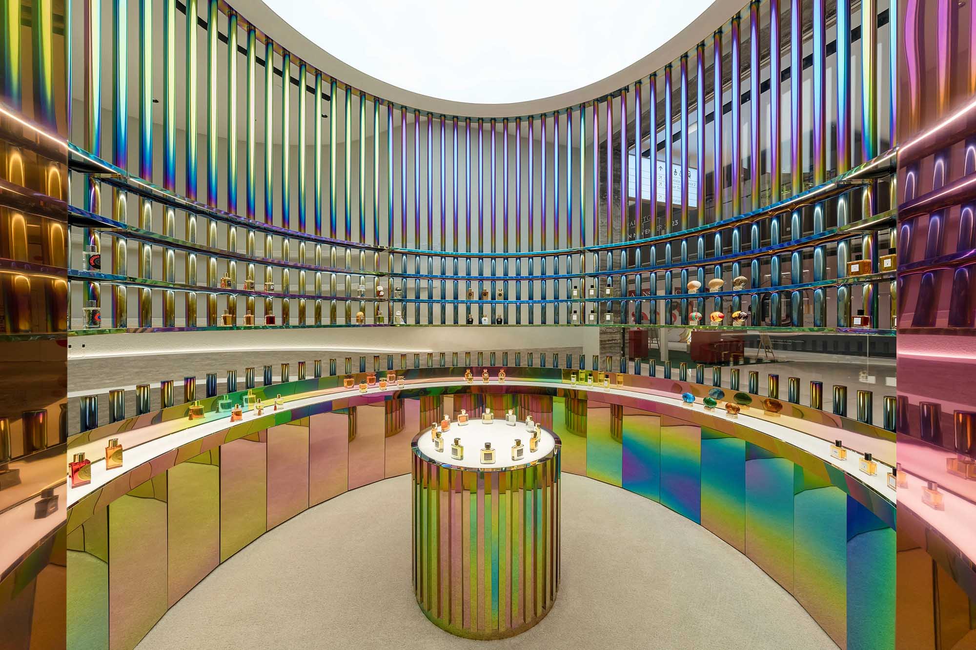 Spacemen,馬來西亞,吉隆坡,零售店設計,香水店設計,化妝品店,品牌體驗店,Trove商店,幻彩金屬