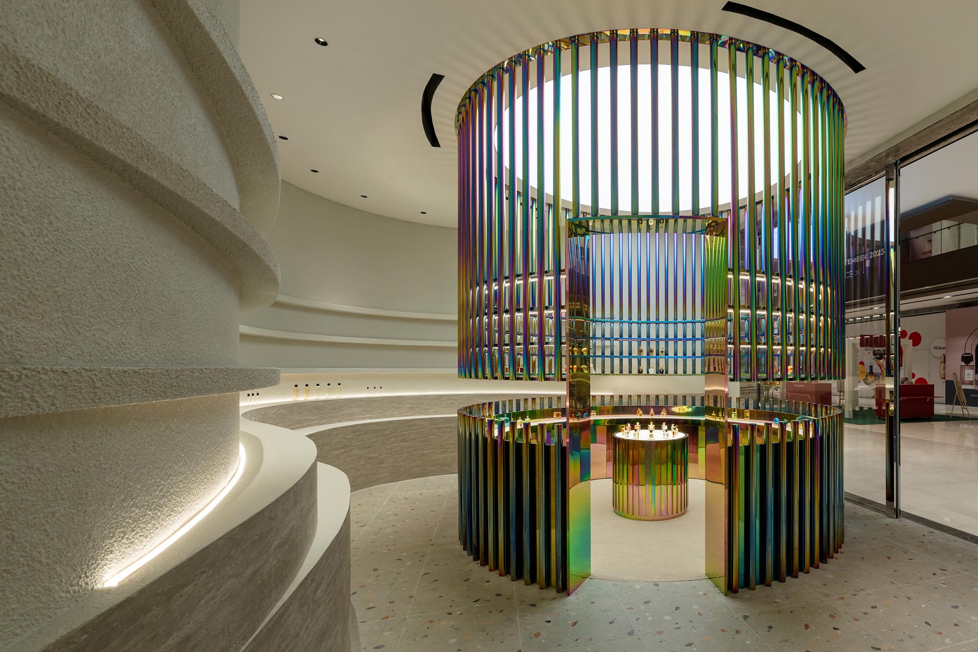 Spacemen,馬來西亞,吉隆坡,零售店設計,香水店設計,化妝品店,品牌體驗店,Trove商店,幻彩金屬