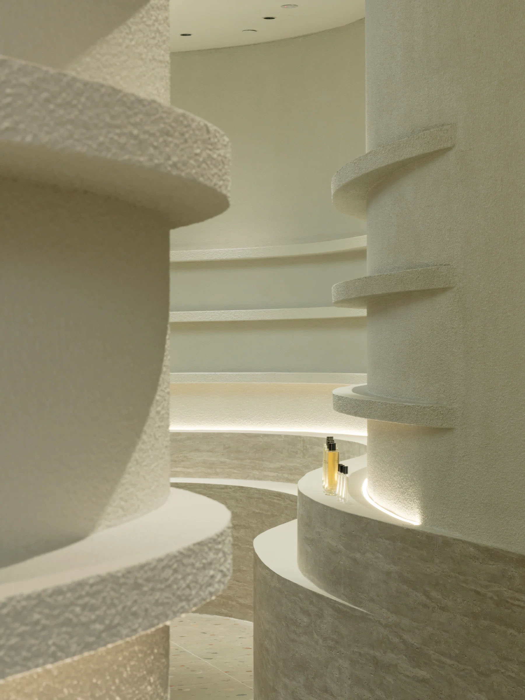 Spacemen,馬來西亞,吉隆坡,零售店設計,香水店設計,化妝品店,品牌體驗店,Trove商店,幻彩金屬