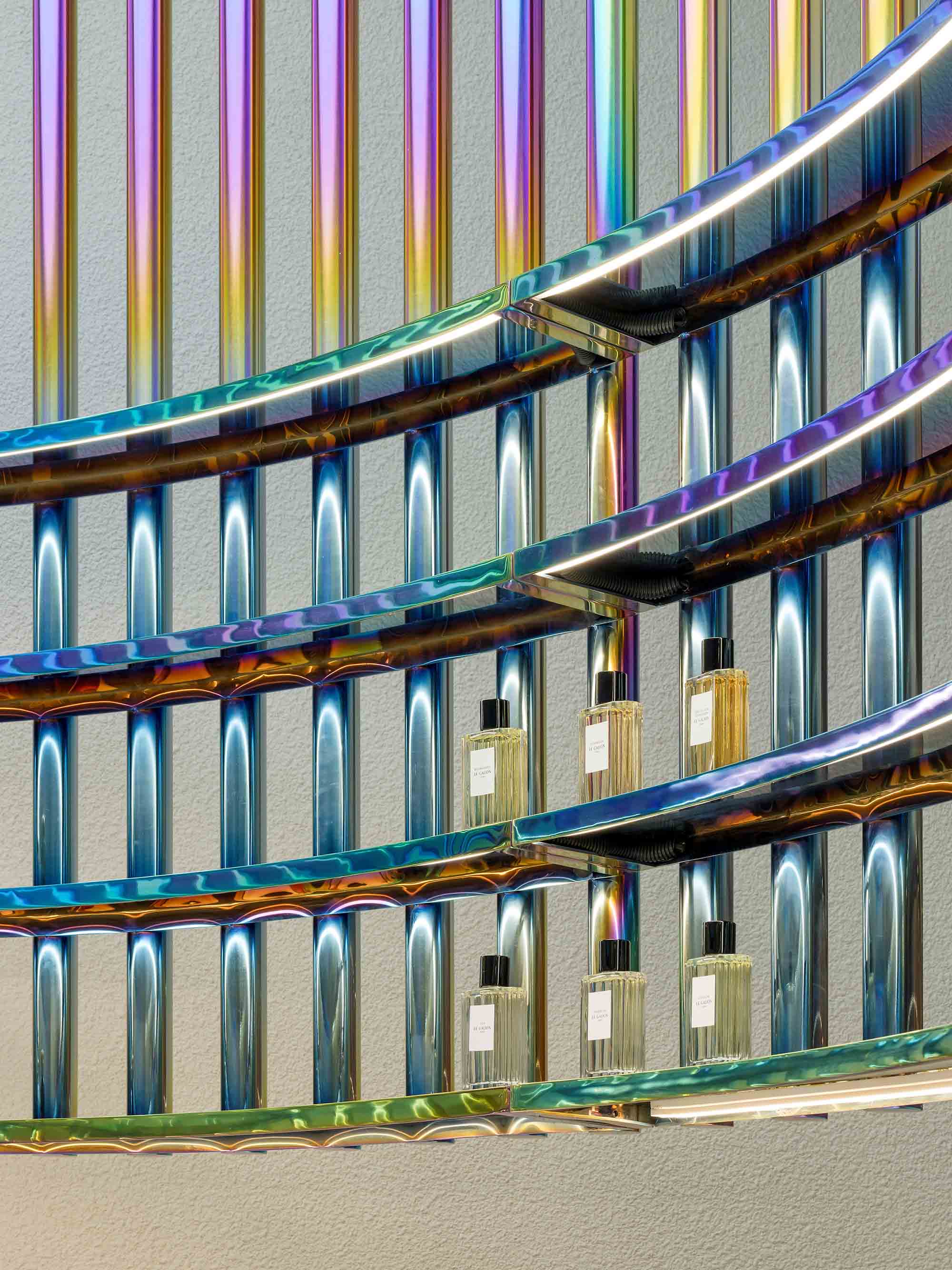 Spacemen,馬來西亞,吉隆坡,零售店設計,香水店設計,化妝品店,品牌體驗店,Trove商店,幻彩金屬