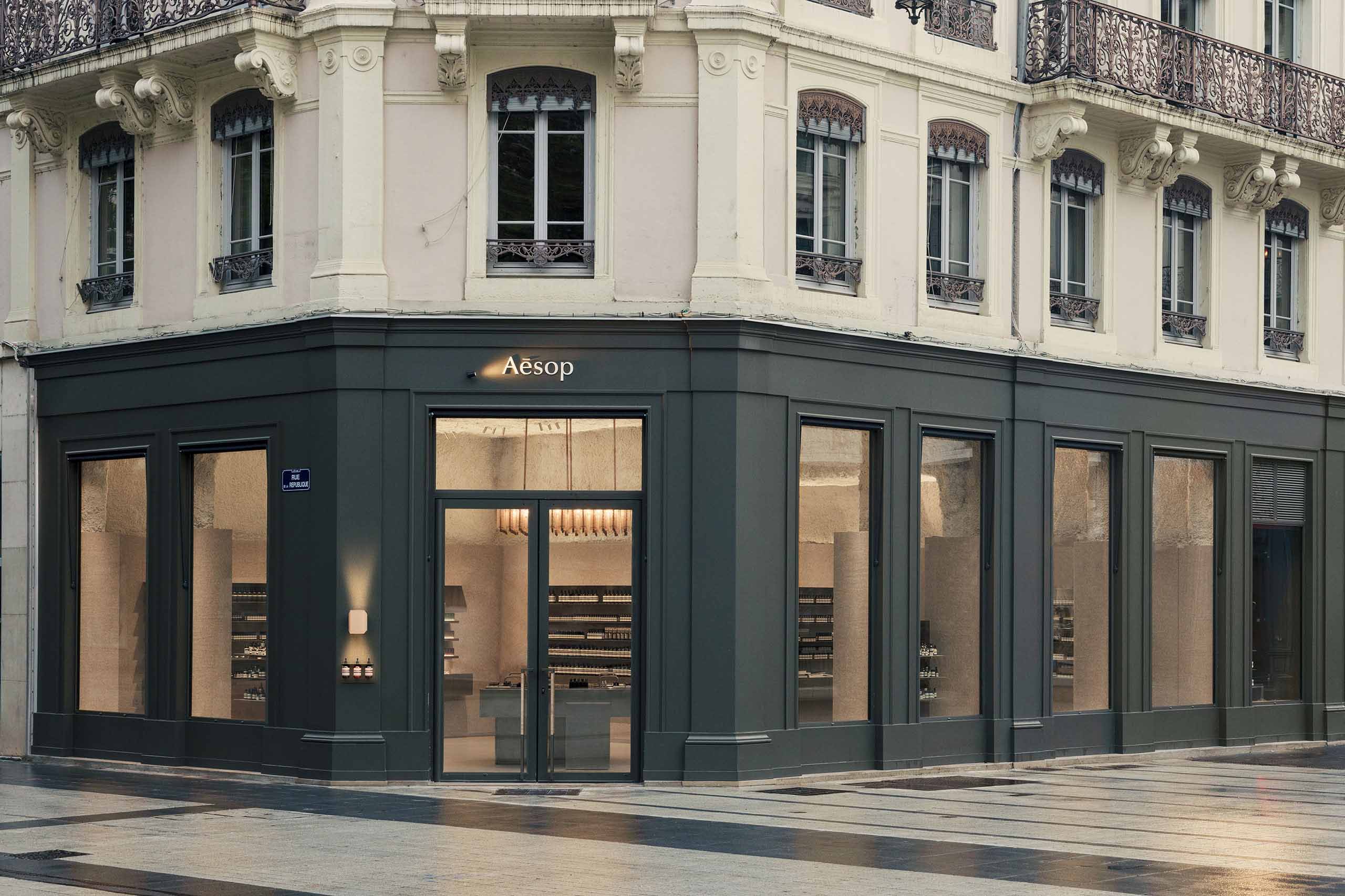 Aesop,Aesop店設計,Aesop店鋪,零售店設計,香水店設計,化妝品店,品牌體驗店,伊索化妝品店,Nicolas Schuybroek Architects,法國,裏昂,伊索體驗店