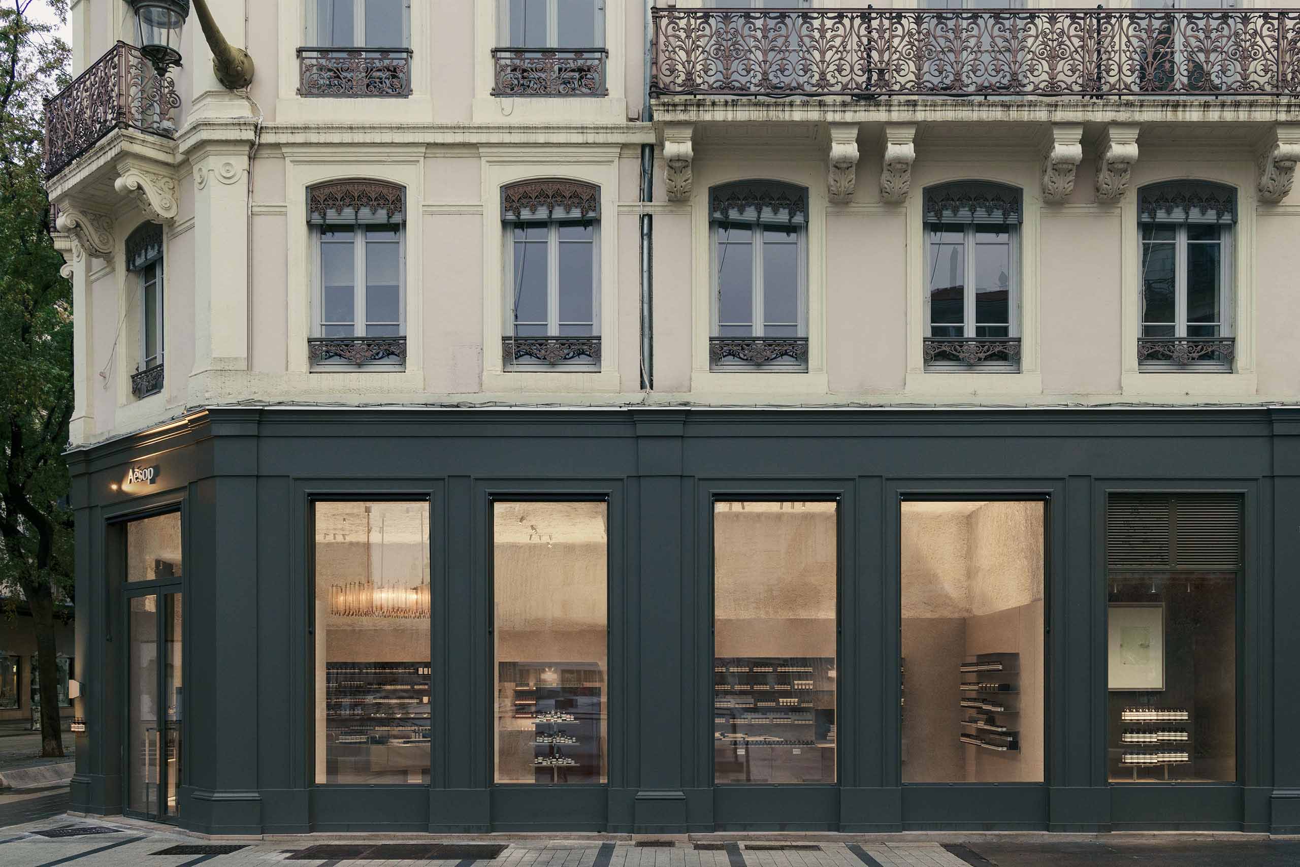 Aesop,Aesop店設計,Aesop店鋪,零售店設計,香水店設計,化妝品店,品牌體驗店,伊索化妝品店,Nicolas Schuybroek Architects,法國,裏昂,伊索體驗店