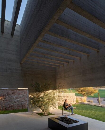 Lucio Munian et al.｜800㎡，墨西哥野獸派風格光影別墅