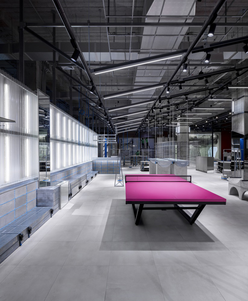 零售店設計,服裝零售店設計,服裝店設計,CLUB21 LAB,Studio Krubka,350㎡