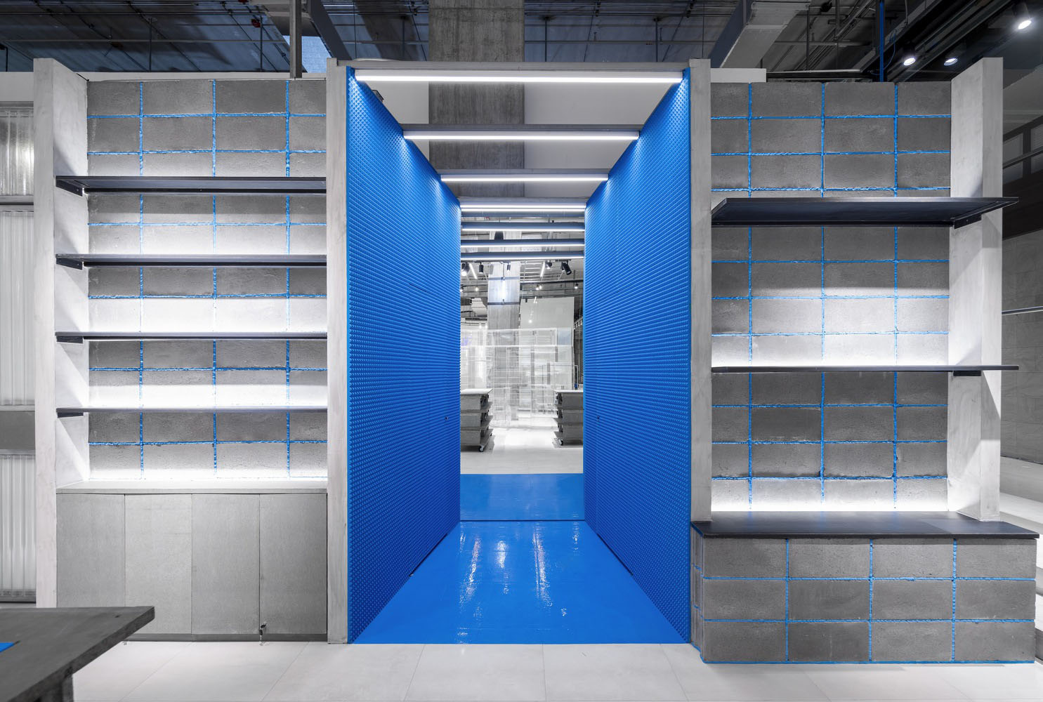 零售店設計,服裝零售店設計,服裝店設計,CLUB21 LAB,Studio Krubka,350㎡