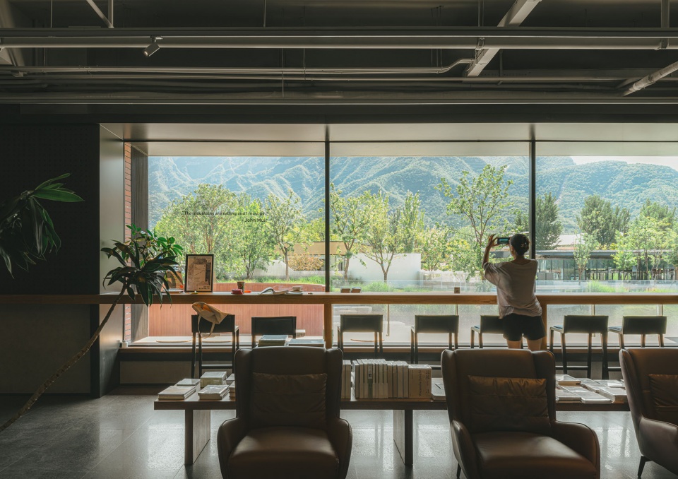 酒館設計,酒館設計案例,現代風格酒館設計,書店設計,書店設計案例,書店裝修,書店酒館,北京檀穀單向空間及十三邀小酒館,北京,BUZZ莊子玉工作室