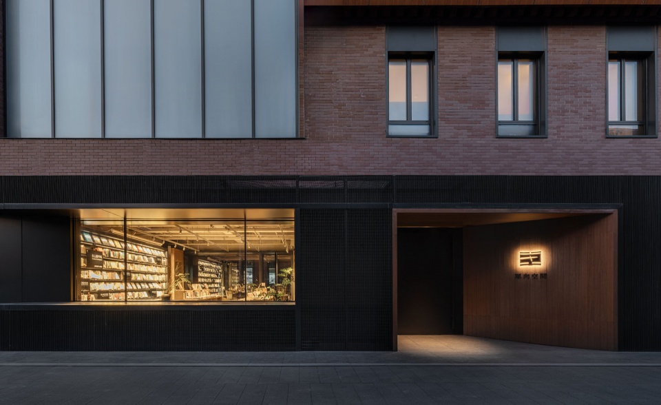 酒館設計,酒館設計案例,現代風格酒館設計,書店設計,書店設計案例,書店裝修,書店酒館,北京檀穀單向空間及十三邀小酒館,北京,BUZZ莊子玉工作室