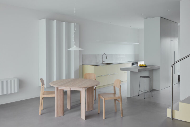 i.B Archstudio | 克萊佩達極簡主義聯排別墅