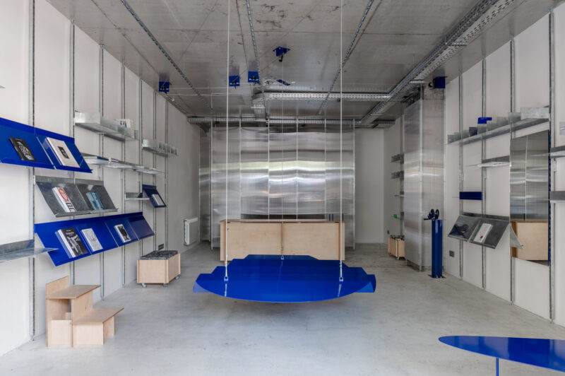 Prototype | 44 m²，烏克蘭基輔極簡主義Readellion書店