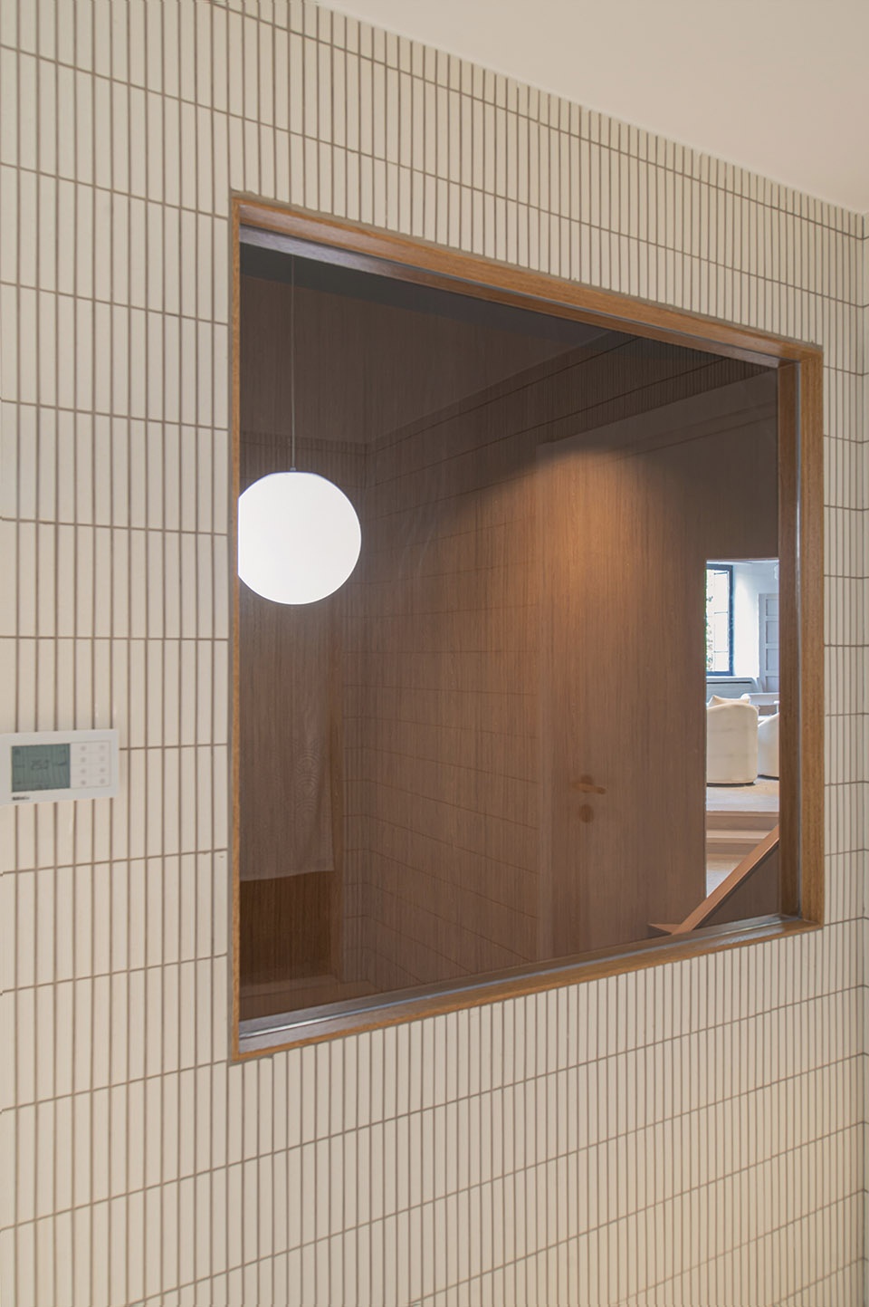 展廳設計,汽車展廳設計,展廳設計方案,展廳設計案例,科技感展廳設計,汽車展廳接待空間,鑿壁借景延鋒上海秀浦路展廳,延鋒創新汽車展廳接待空間,上海,多棵設計