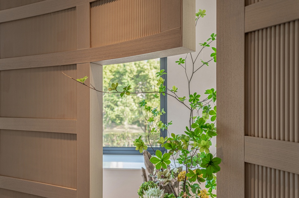 展廳設計,汽車展廳設計,展廳設計方案,展廳設計案例,科技感展廳設計,汽車展廳接待空間,鑿壁借景延鋒上海秀浦路展廳,延鋒創新汽車展廳接待空間,上海,多棵設計