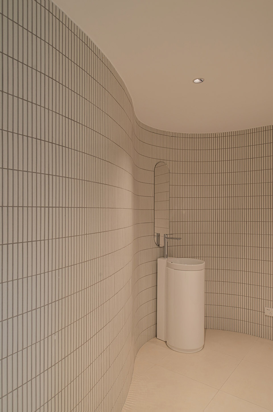 展廳設計,汽車展廳設計,展廳設計方案,展廳設計案例,科技感展廳設計,汽車展廳接待空間,鑿壁借景延鋒上海秀浦路展廳,延鋒創新汽車展廳接待空間,上海,多棵設計