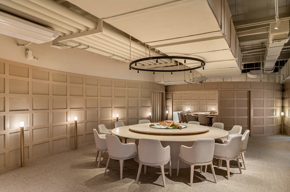 展廳設計,汽車展廳設計,展廳設計方案,展廳設計案例,科技感展廳設計,汽車展廳接待空間,鑿壁借景延鋒上海秀浦路展廳,延鋒創新汽車展廳接待空間,上海,多棵設計