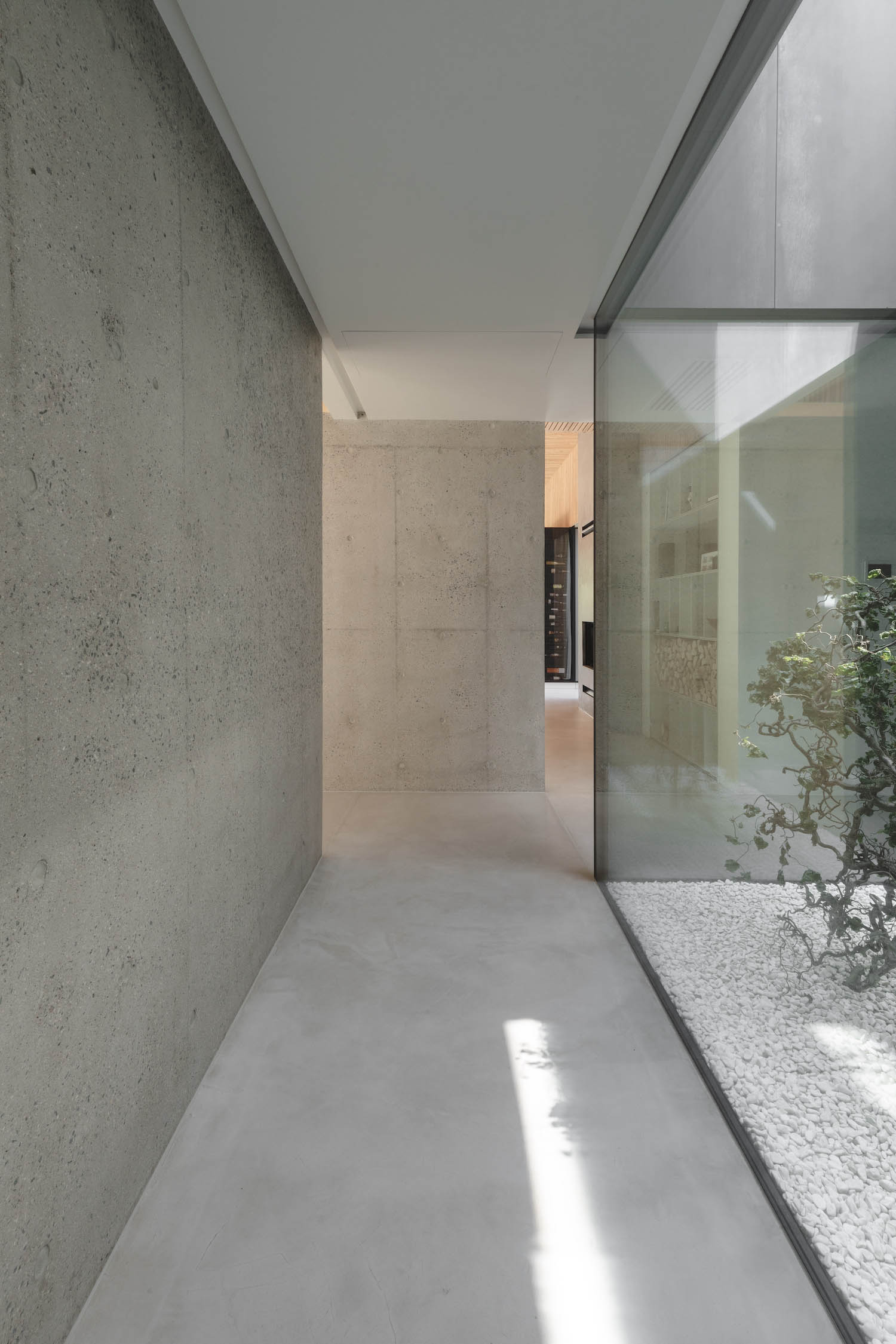 ZROBIM architects,白俄羅斯,別墅設計案例,別墅設計,明斯克,別墅裝修效果圖,原木色,清水混凝土