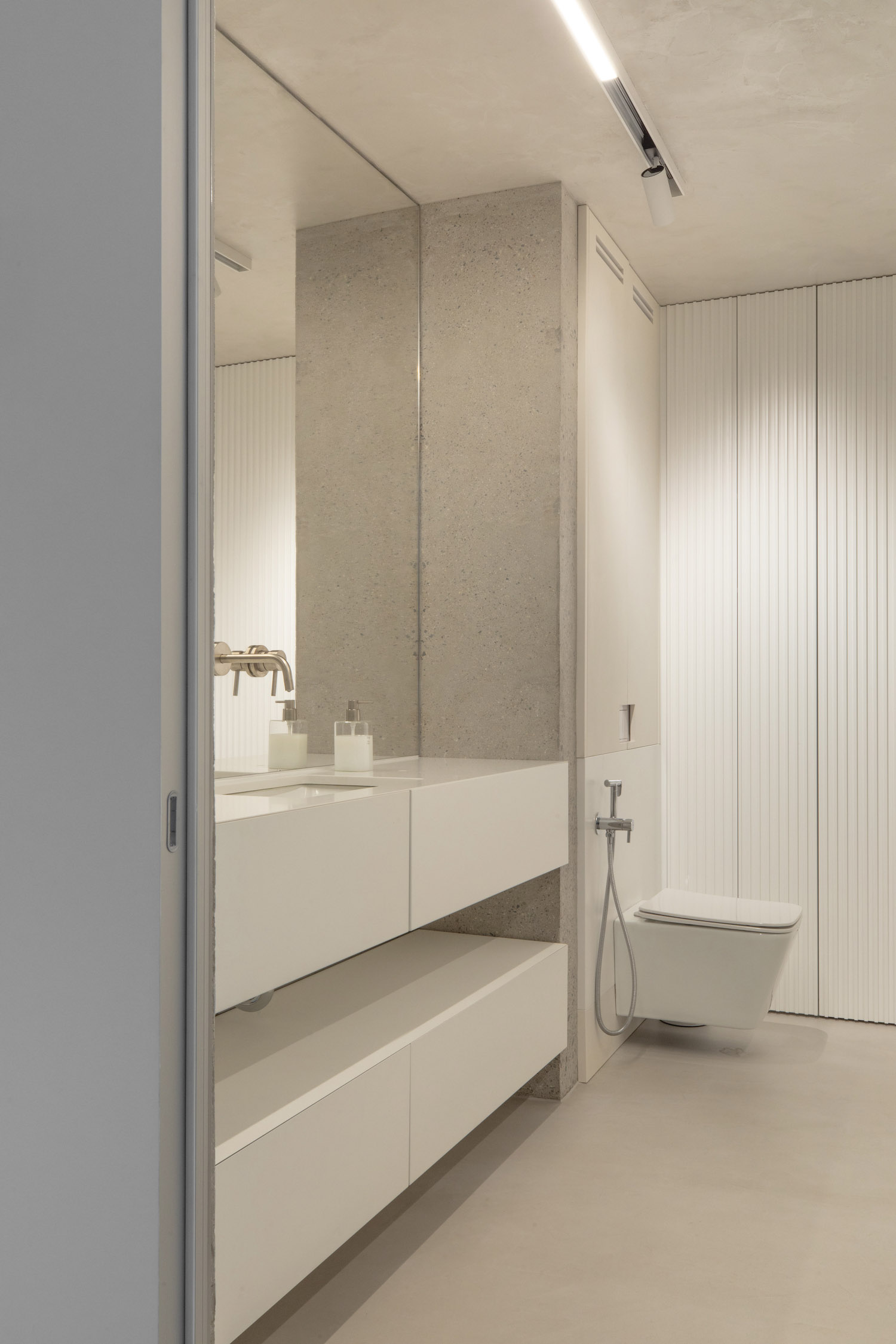 ZROBIM architects,白俄羅斯,別墅設計案例,別墅設計,明斯克,別墅裝修效果圖,原木色,清水混凝土