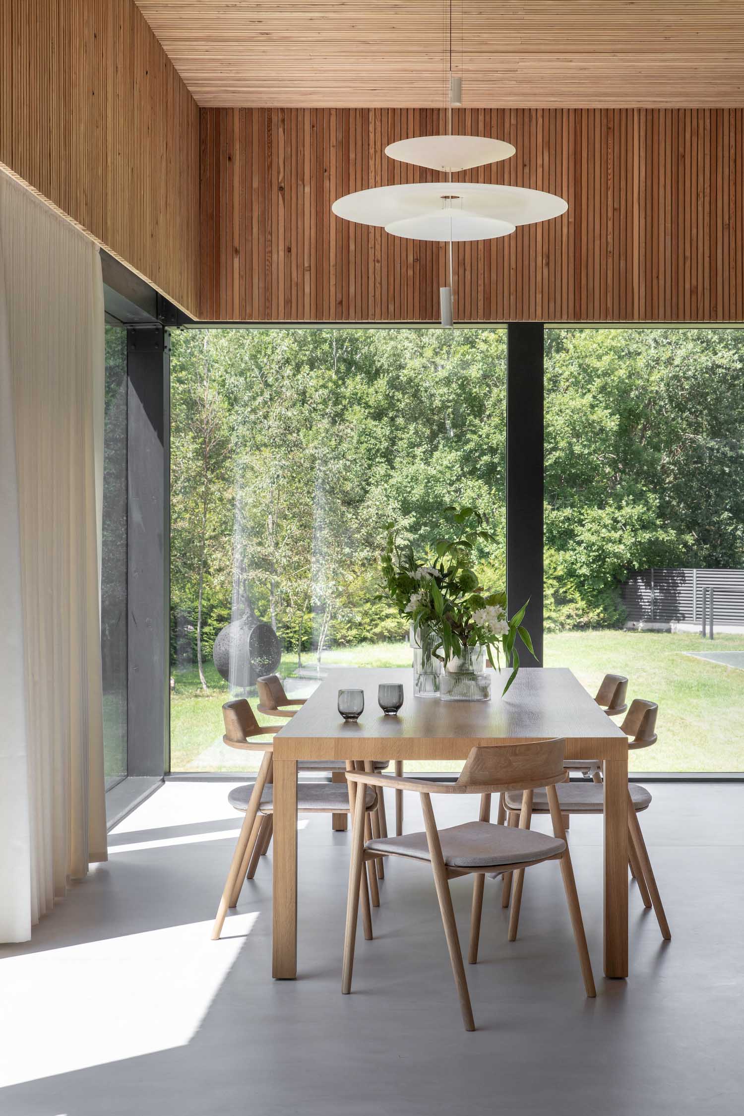 ZROBIM architects,白俄羅斯,別墅設計案例,別墅設計,明斯克,別墅裝修效果圖,原木色,清水混凝土