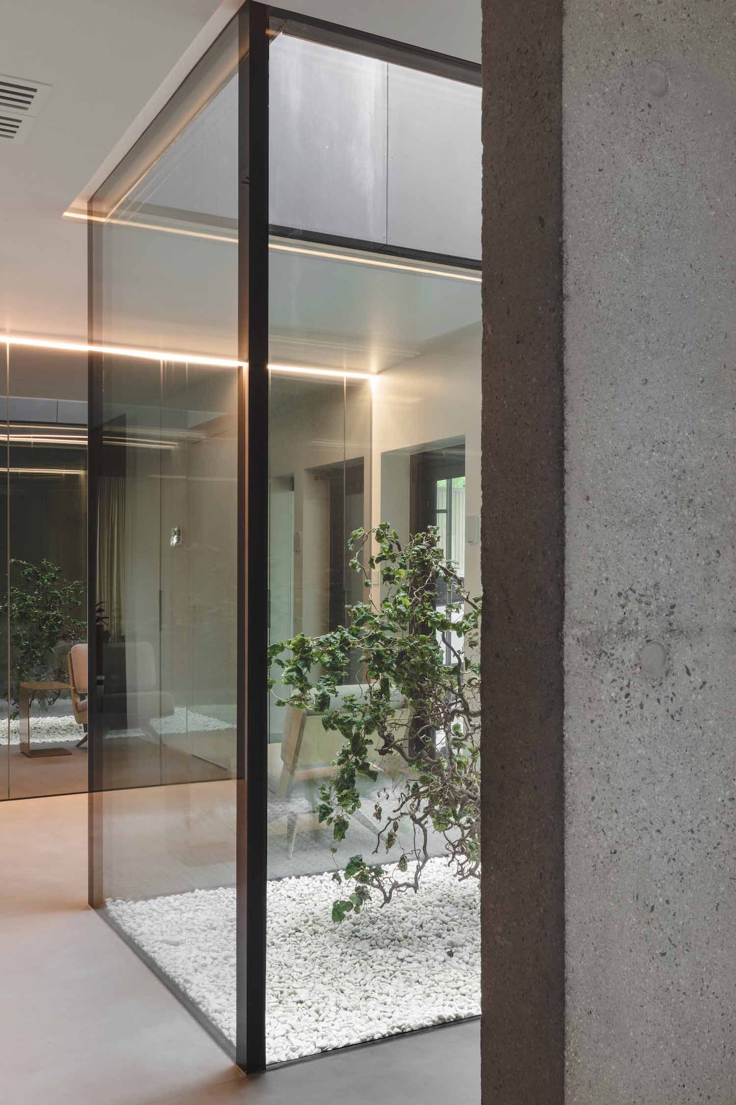 ZROBIM architects,白俄羅斯,別墅設計案例,別墅設計,明斯克,別墅裝修效果圖,原木色,清水混凝土