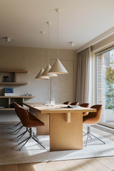 Akurat & PB/Studio | 荷蘭 微水泥+原木色 永恒優雅的高級海濱酒店公寓