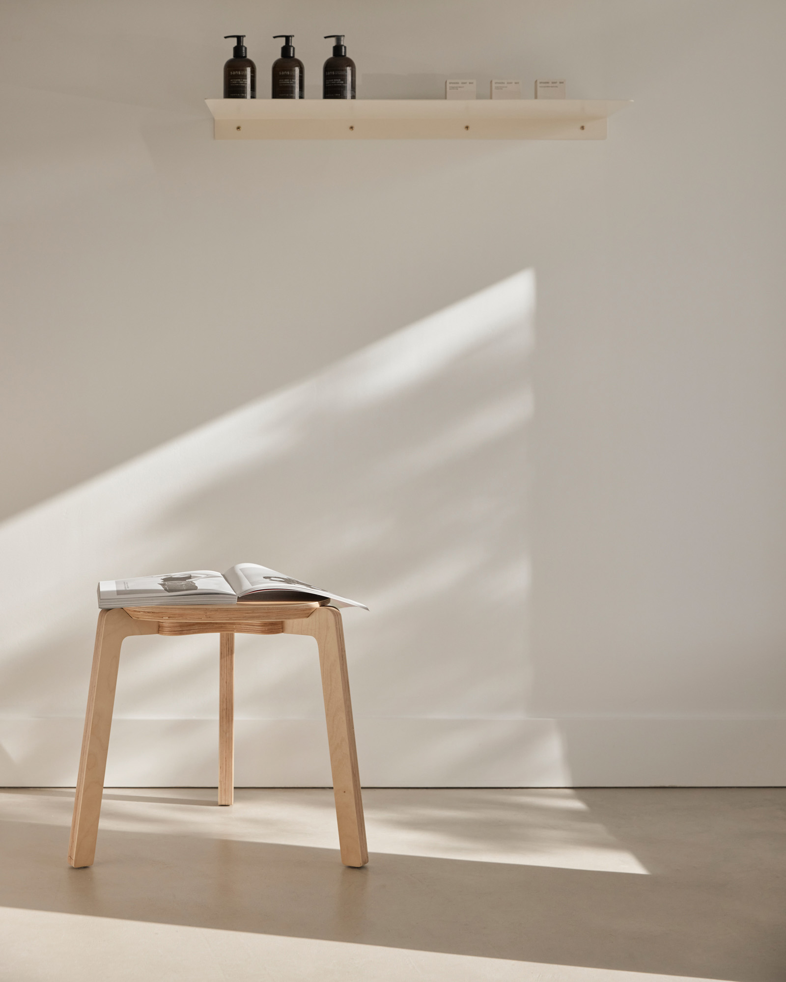 精品店設計,服裝店設計,INN. STUDIO,Comunete服裝店,Maximale,服裝店設計方案,服裝店設計案例,極簡主義,極簡風格服裝店