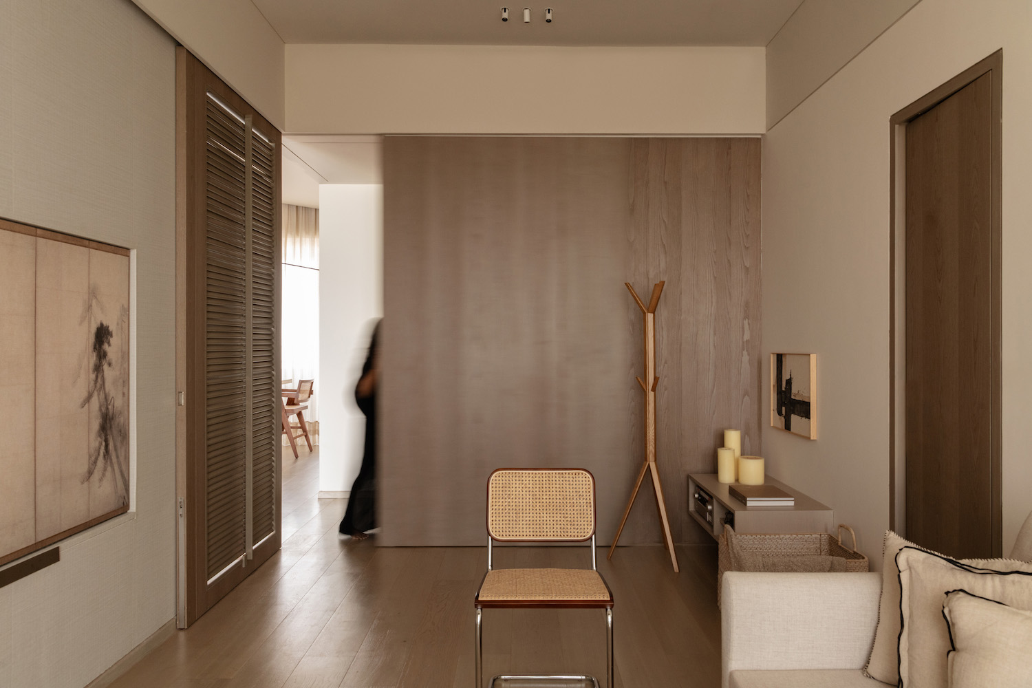 studio das,孟買,中性色,極簡主義,公寓設計案例,原木色