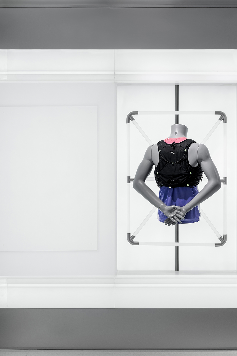 服裝店設計,零售店設計,服裝零售店設計,服裝店設計案例,服裝店設計方案,旗艦店設計,服裝旗艦店設計,安踏北京王府井旗艦店,北京,尚洋藝術