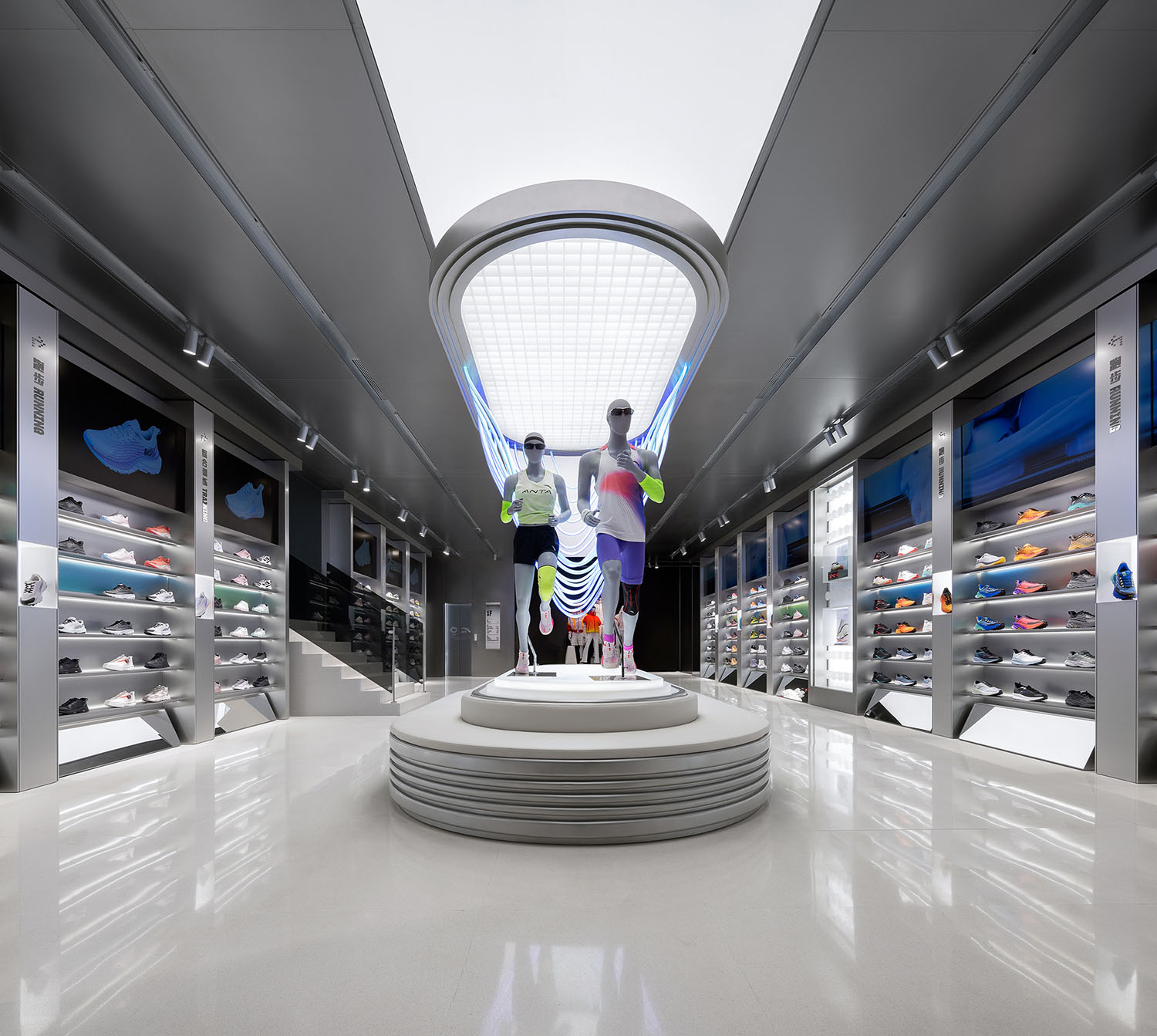 服裝店設計,零售店設計,服裝零售店設計,服裝店設計案例,服裝店設計方案,旗艦店設計,服裝旗艦店設計,安踏北京王府井旗艦店,北京,尚洋藝術