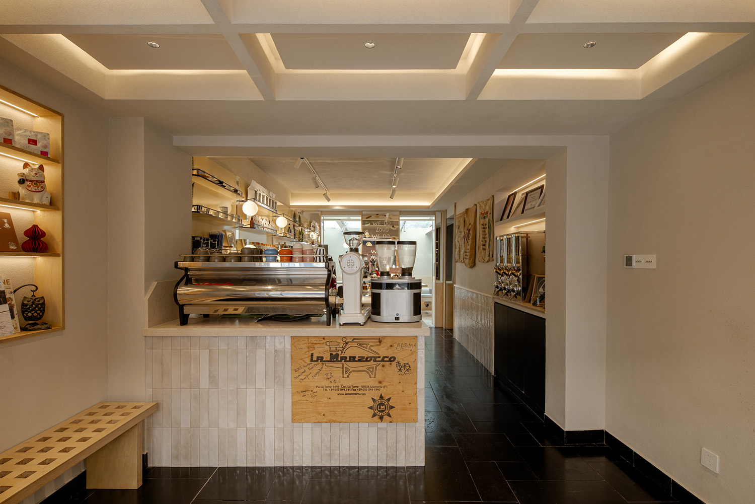 酒吧設計,咖啡廳設計,日咖夜酒,日咖夜酒空間設計,街邊商鋪設計,街邊咖啡店設計,咖啡廳設計案例,咖啡廳設計方案,南京,南京Bistro&Coffee,暗線設計