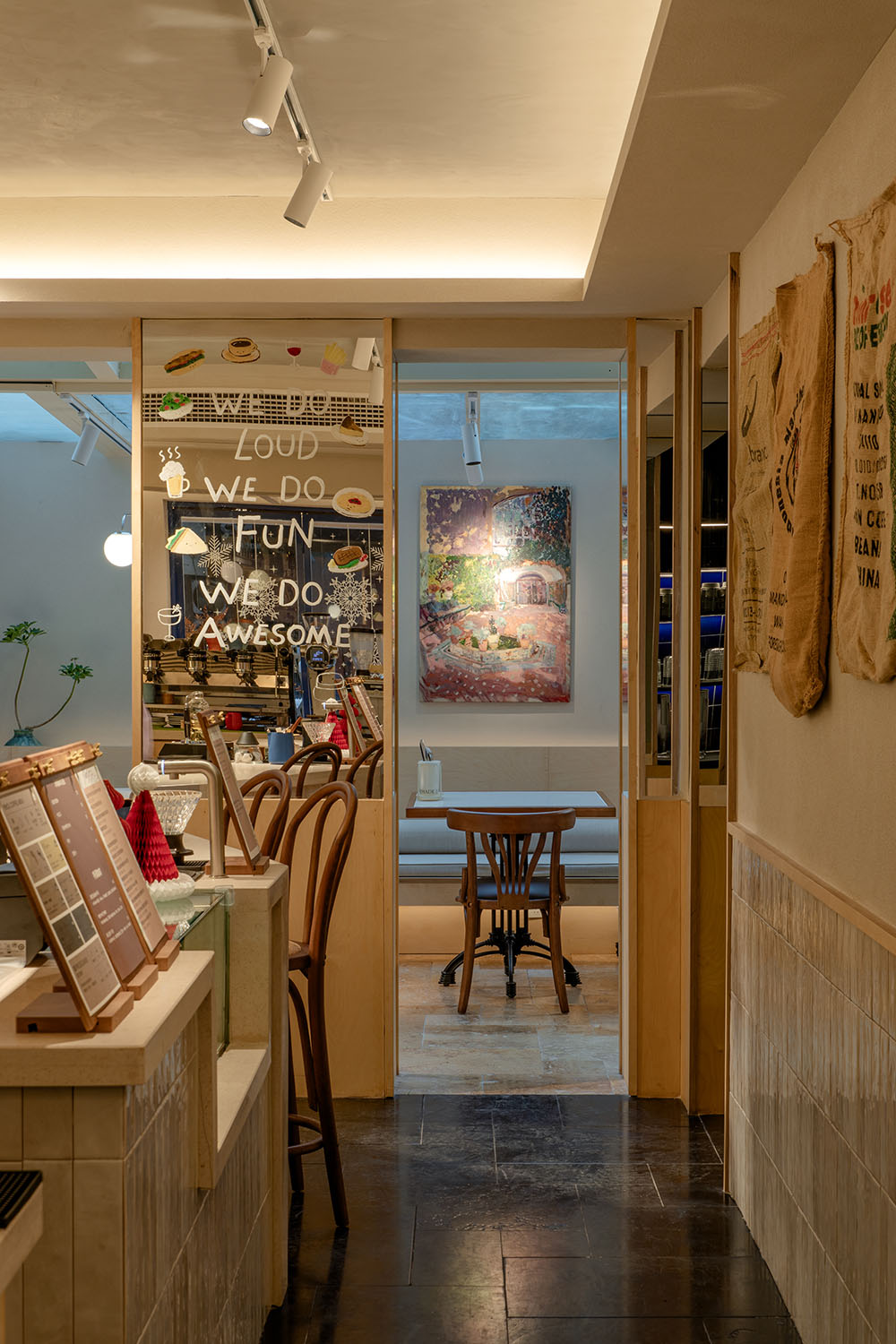 酒吧設計,咖啡廳設計,日咖夜酒,日咖夜酒空間設計,街邊商鋪設計,街邊咖啡店設計,咖啡廳設計案例,咖啡廳設計方案,南京,南京Bistro&Coffee,暗線設計